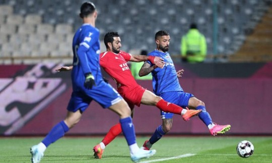 برد شیرین استقلال، صدرنشینی تراکتور و توقف پرسپولیس